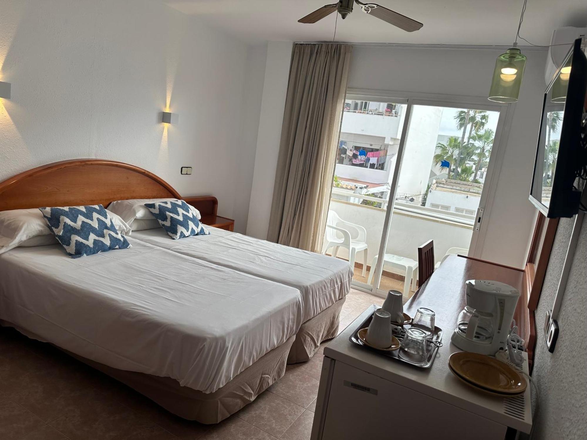 Hostal De La Caravel-La Cala D´Or 外观 照片