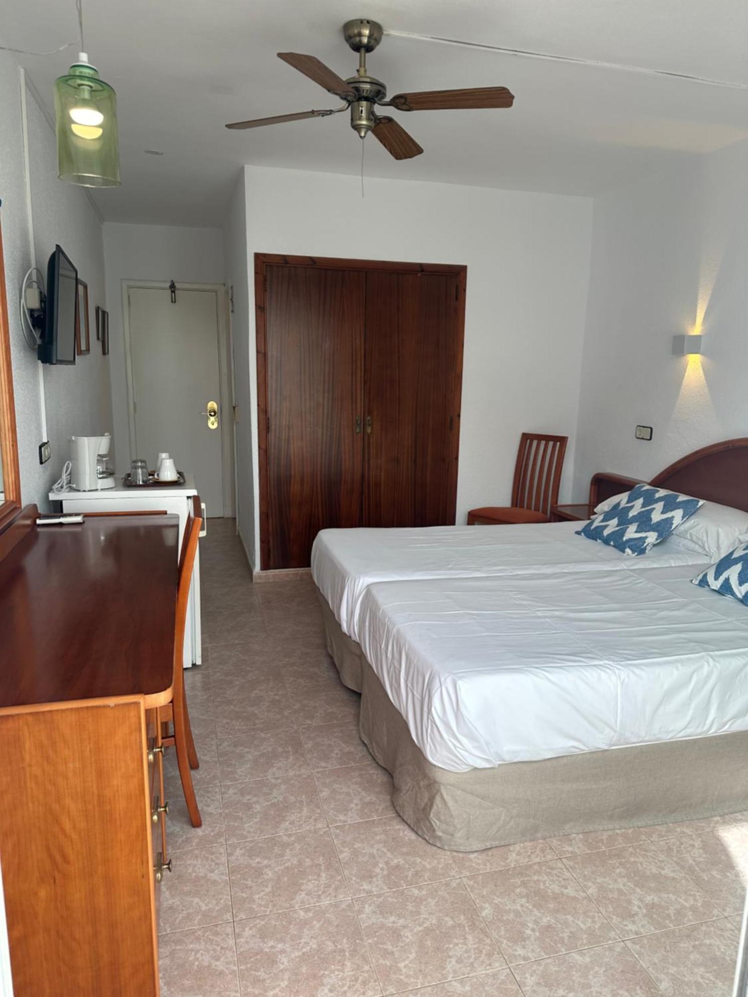 Hostal De La Caravel-La Cala D´Or 外观 照片