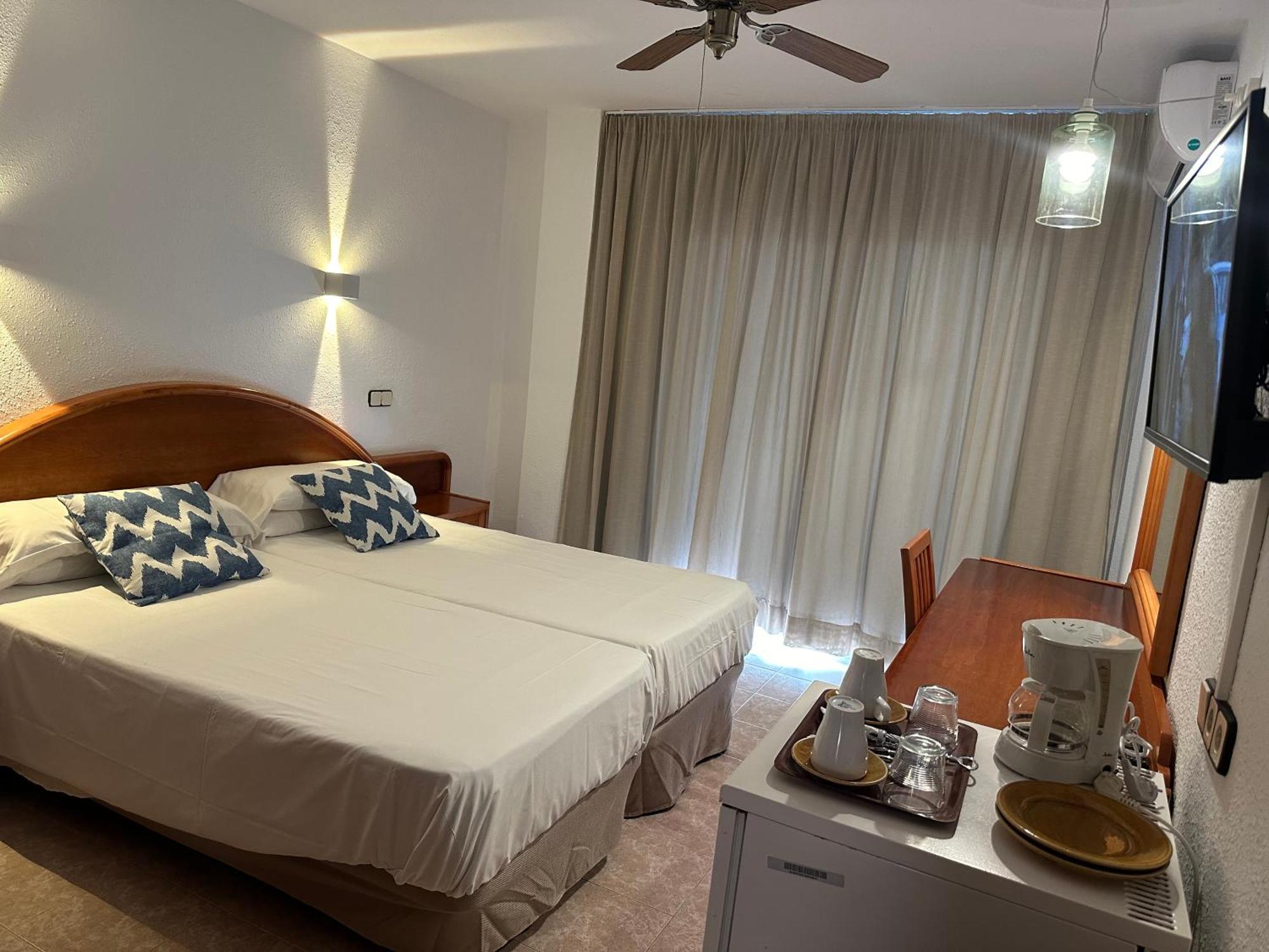 Hostal De La Caravel-La Cala D´Or 外观 照片