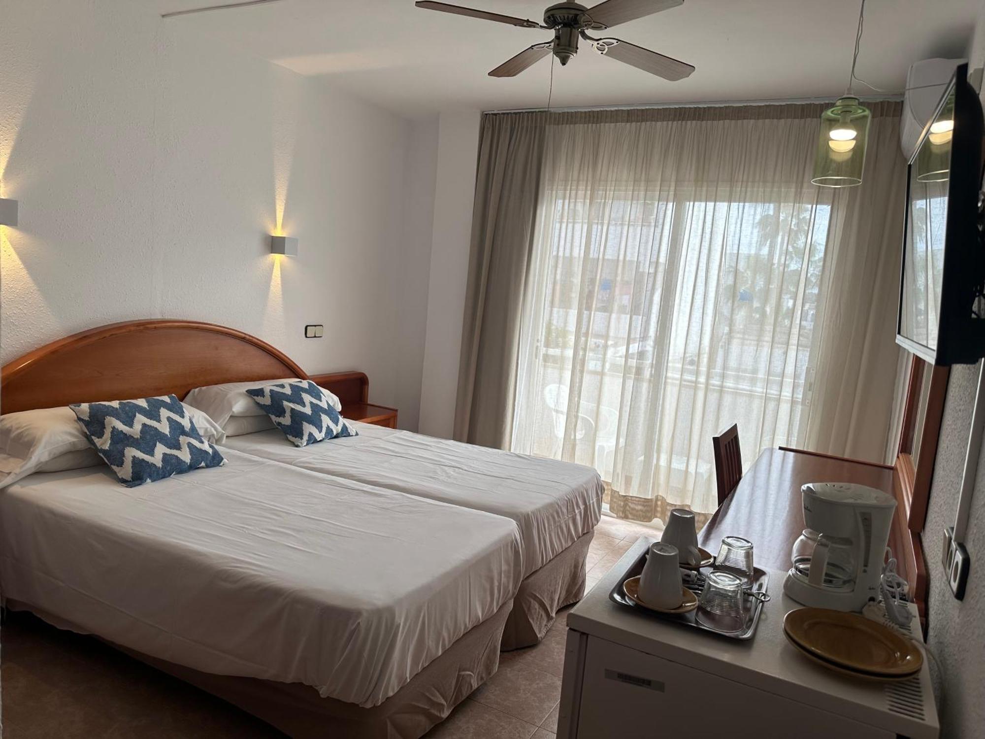 Hostal De La Caravel-La Cala D´Or 外观 照片