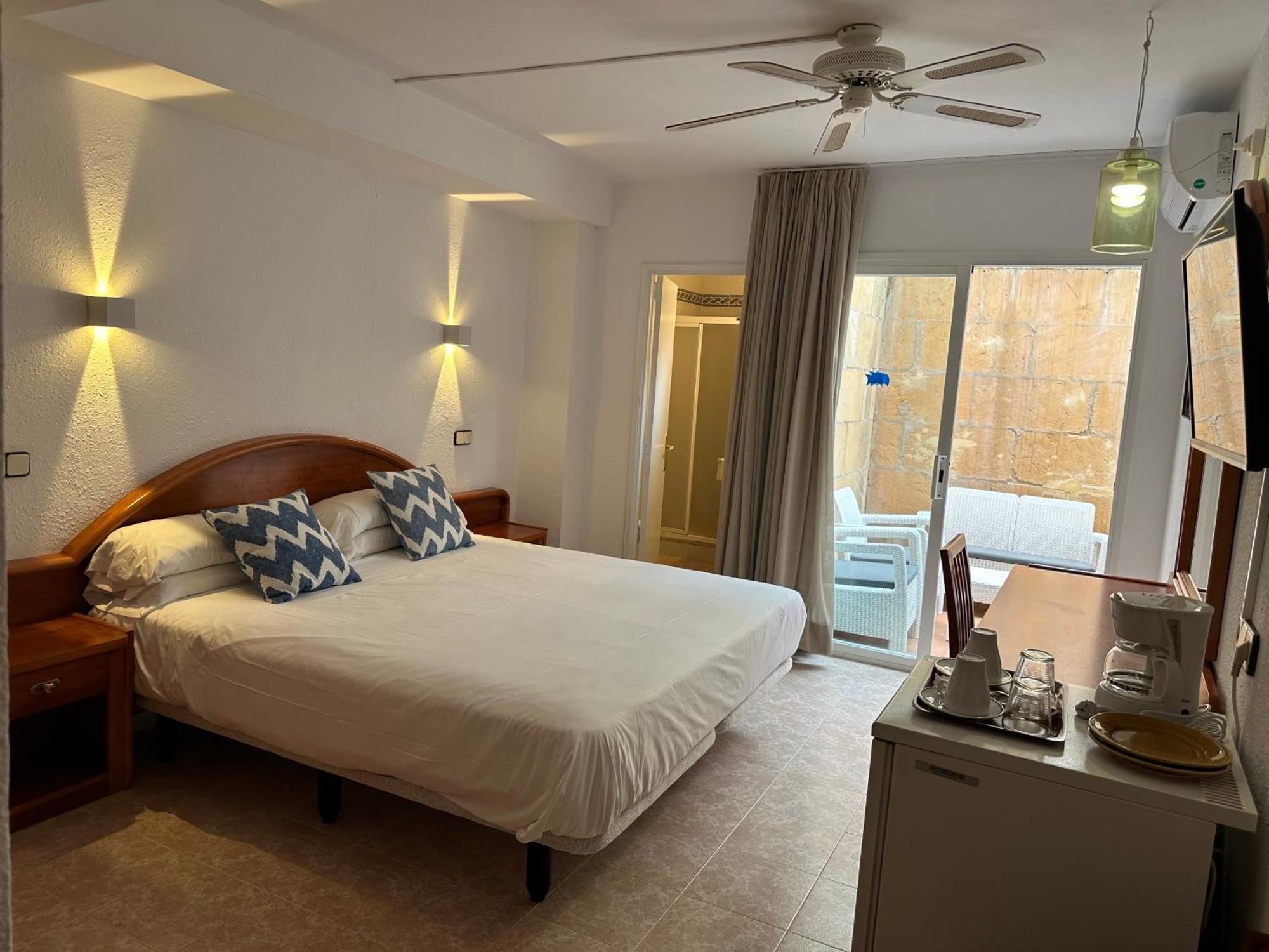 Hostal De La Caravel-La Cala D´Or 外观 照片