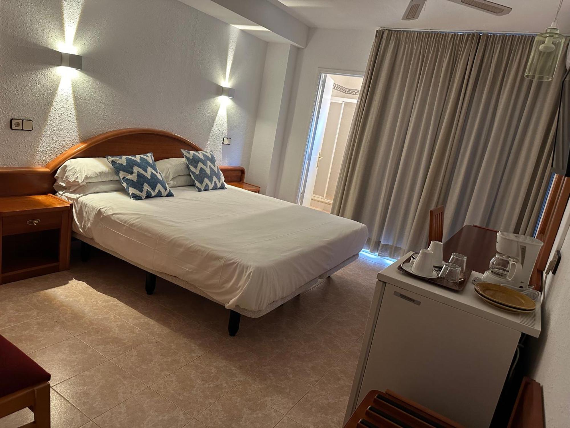 Hostal De La Caravel-La Cala D´Or 外观 照片