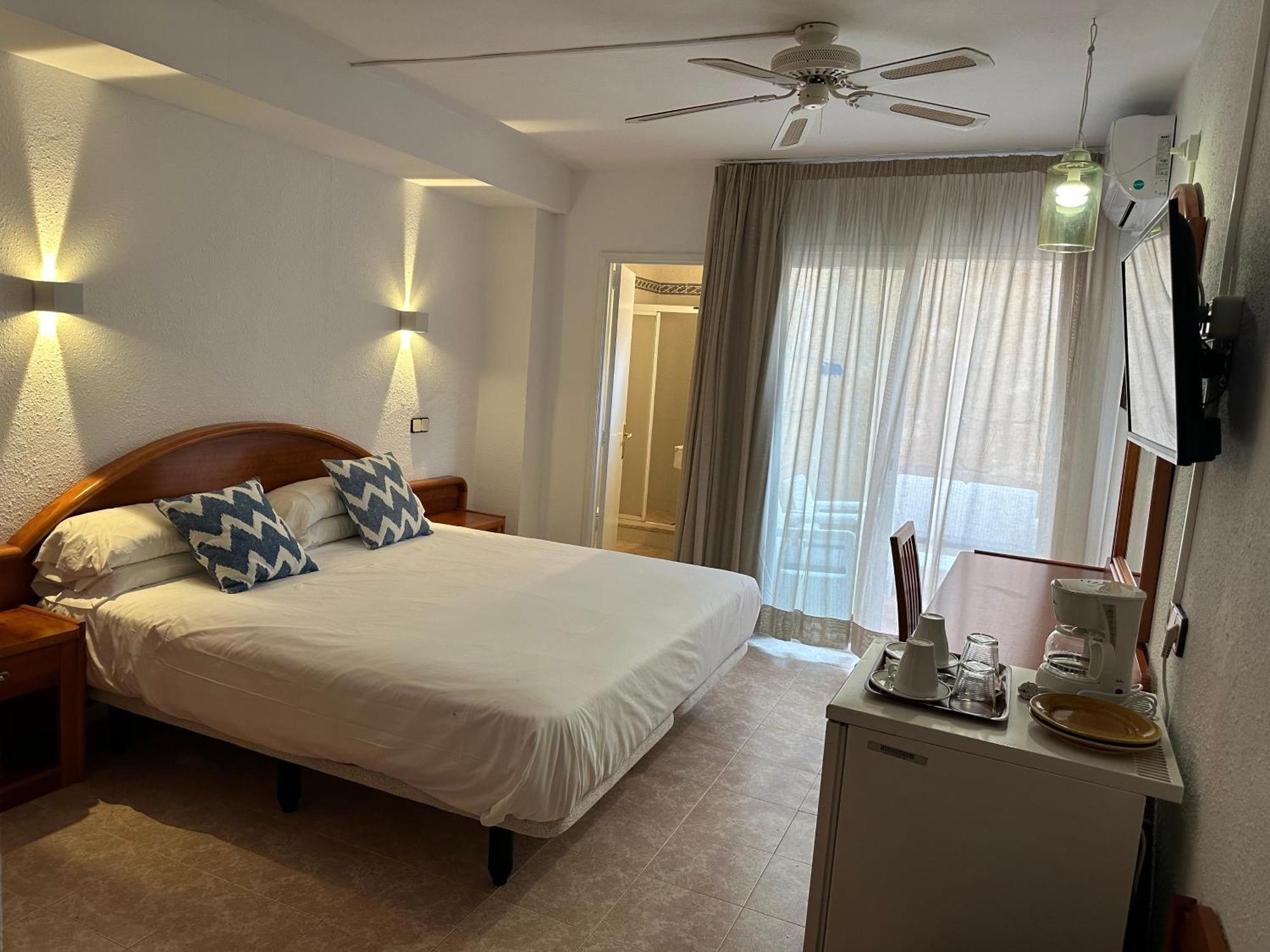 Hostal De La Caravel-La Cala D´Or 外观 照片