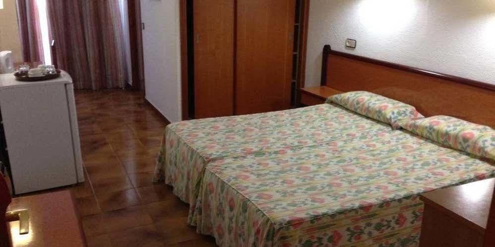 Hostal De La Caravel-La Cala D´Or 外观 照片