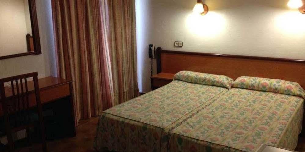 Hostal De La Caravel-La Cala D´Or 外观 照片